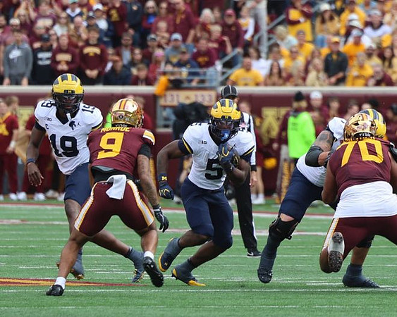 Bryce Underwood (19) and Savion Hiter (5)