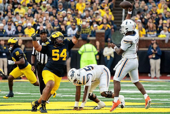 Troy Bowles (18) and Deyvid Palepale (54)
