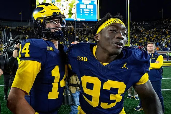 Tommy Carr (14) and Benny Patterson III (93)
