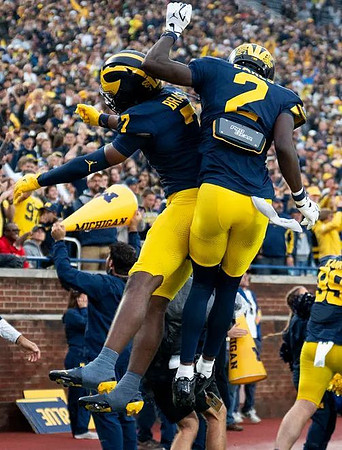 Chris Bracy (7), Shamari Earls (2), and Bobby Kanka (99)