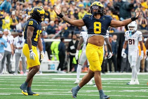 Troy Bowles (18) and Dom Nichols (8)