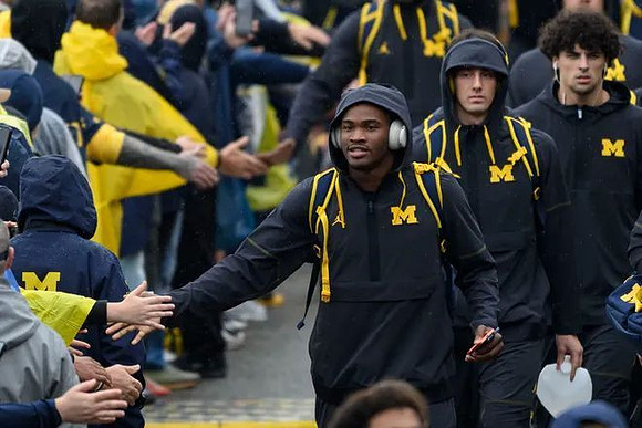 Bryce Underwood (19) and Michigan Team