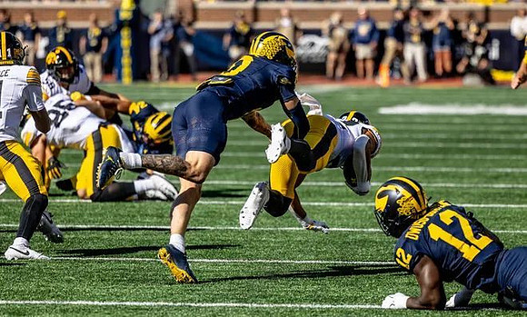 Nathaniel Owusu-Boateng (12) and Kendrick Bell (0)