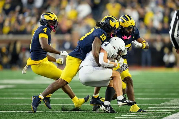 Chase Taylor (4) and Troy Bowles (18)