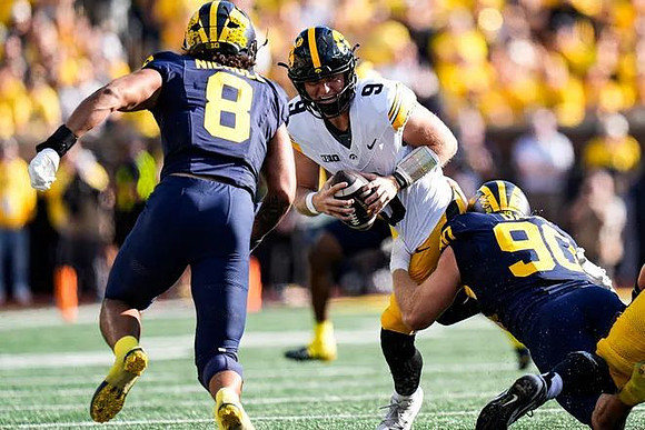 Dom Nichols (8) and John Henry Daley (90)