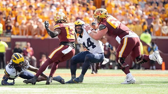 Jordan Young (6) and Nathaniel Staehling (44)