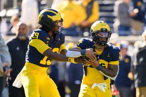 Jaime Ffrench (10) and Jordan Marshall (23)