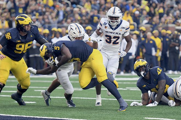 Manuel Beigel (96), Savion Hiter (5), and Jalen Hoffman (42)