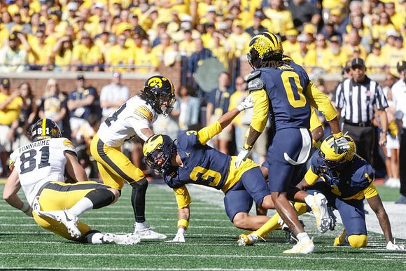 Smith Snowden (3), Jyaire Hill (0), and Rod Moore (1)