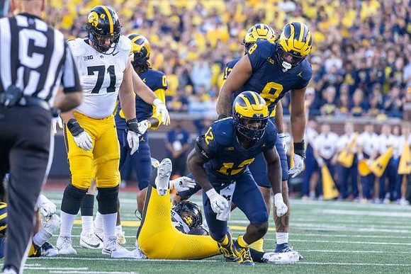 Nathaniel Owusu-Boateng (12), Jyaire Hill (0), and Dom Nichols (8)