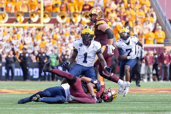 Rod Moore (1) and Chris Bracy (7)