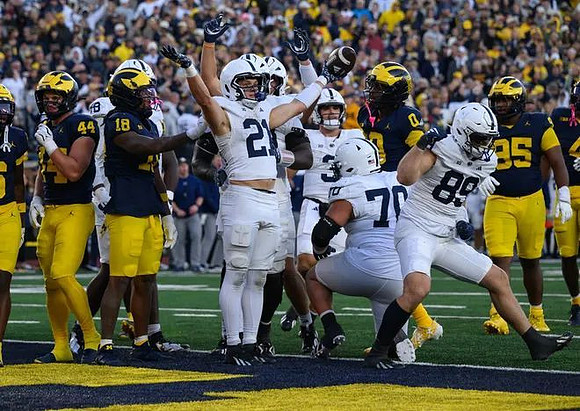 Nathaniel Staehling (44), Troy Bowles (18), Jyaire Hill (0), and Trey Pierce (95)