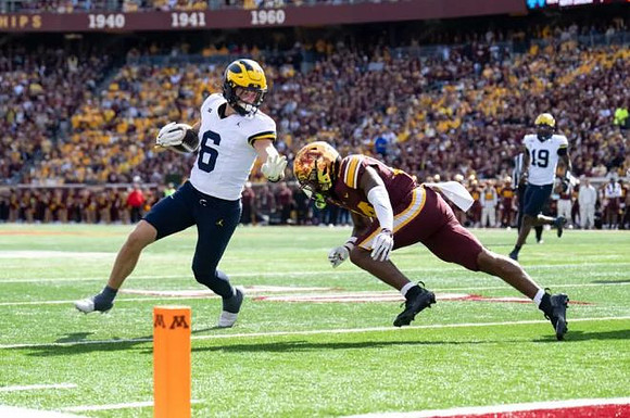 JJ Buchanan (6) and Bryce Underwood (19)