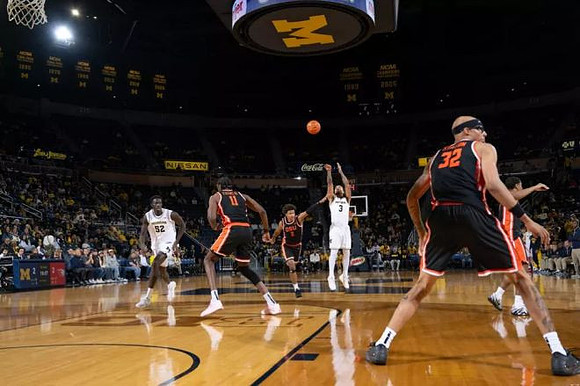 Elliot Cadeau (3) and Moustapha Thiam (52)