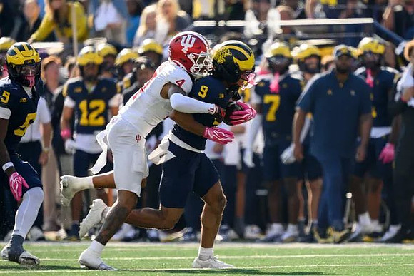 Savion Hiter (5) and Channing Goodwin (9)
