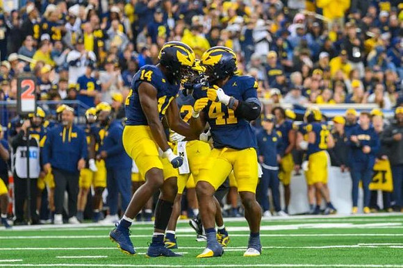 Carter Meadows (14) and Tariq Boney (41)