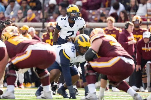 Trey Pierce (95) and Shamari Earls (2)