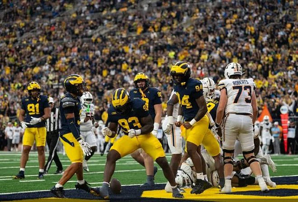 Jonah Lea'ea (91), Benny Patterson III (93), Nate Marshall (94), John Henry Daley (90), and Troy Bowles (18)