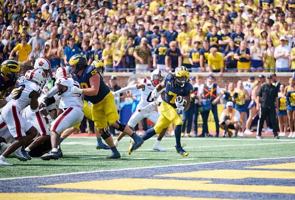 Giovanni El-Hadi (58) and Donovan Edwards (7)