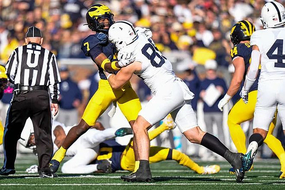 Chris Bracy (7), Nathaniel Staehling (44), and Jyaire Hill (0)