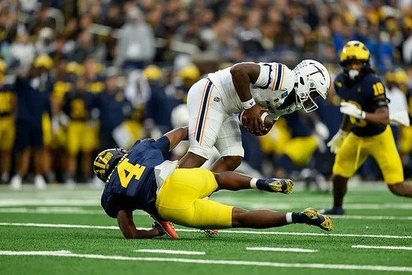 Chase Taylor (4) and Troy Bowles (18)