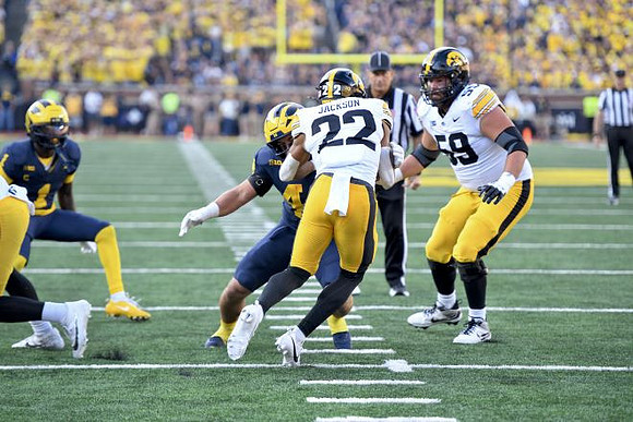 Rod Moore (1) and Nathaniel Staehling (44)