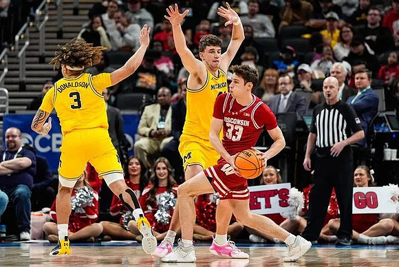 Tre Donaldson (3) and Will Tschetter (42)