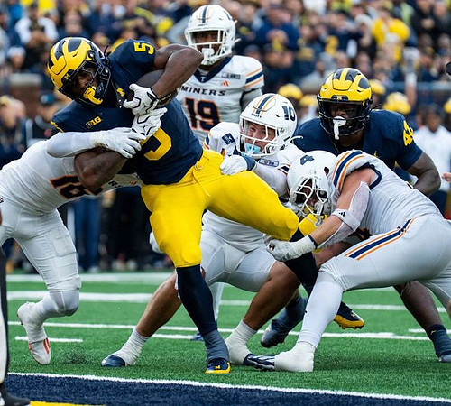 Savion Hiter (5) and Jalen Hoffman (42)