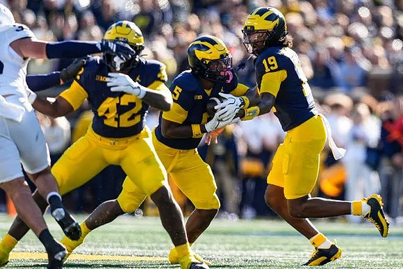 Jalen Hoffman (42), Savion Hiter (5), and Bryce Underwood (19)