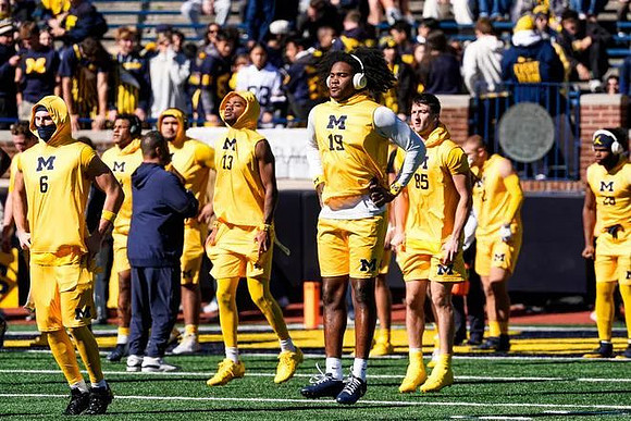 Bryce Underwood (19) and Michigan Team