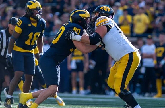 Troy Bowles (18) and John Henry Daley (90)