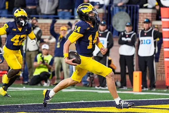 Jalen Hoffman (42) and Bryce Underwood (19)