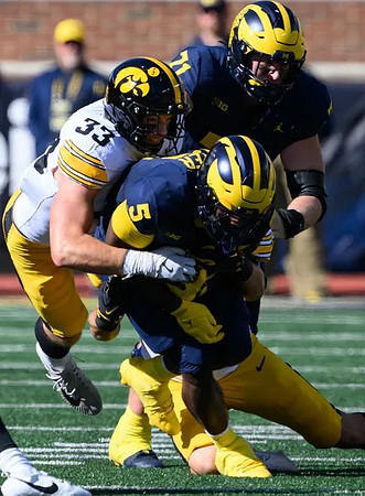 Savion Hiter (5) and Evan Link (71)