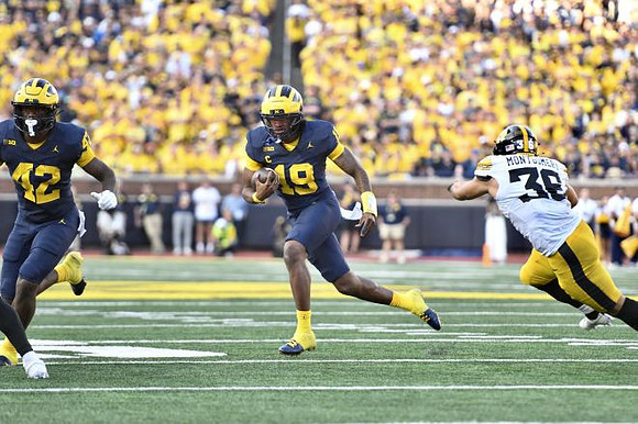 Jalen Hoffman (42) and Bryce Underwood (19)