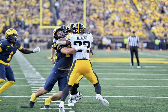 Rod Moore (1) and Nathaniel Staehling (44)
