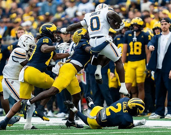 Troy Bowles (18), Rod Moore (1), and Shamari Earls (2)