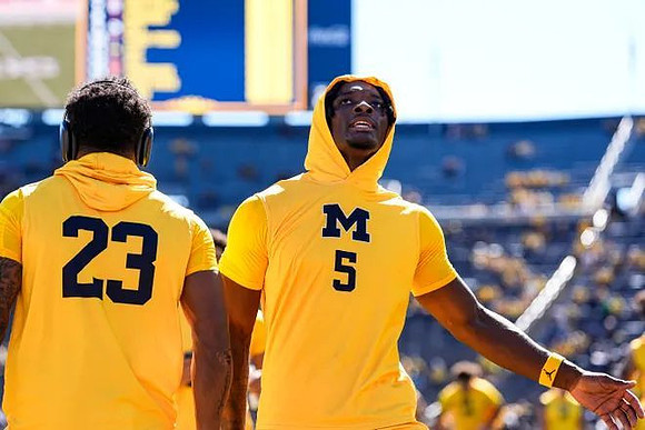 Jordan Marshall (23) and Savion Hiter (5)