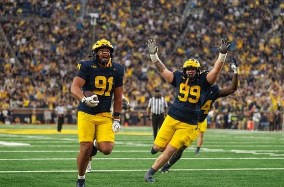 Jonah Lea'ea (91) and Bobby Kanka (99)