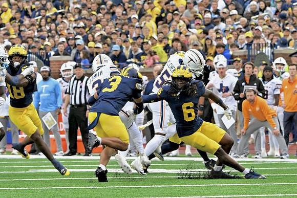 Troy Bowles (18), Smith Snowden (3), and Jordan Young (6)