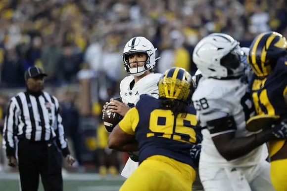 Trey Pierce (95) and Tariq Boney (41)