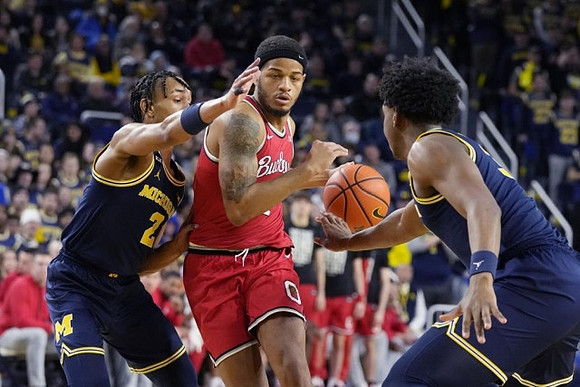 Kobe Bufkin (2) and Tarris Reed Jr. (32)