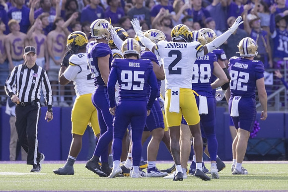 Rayshaun Benny (26) and Will Johnson (2)