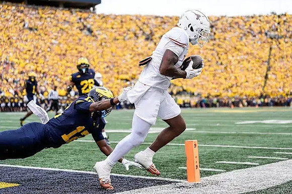 Quinten Johnson (28) and Aamir Hall (12)