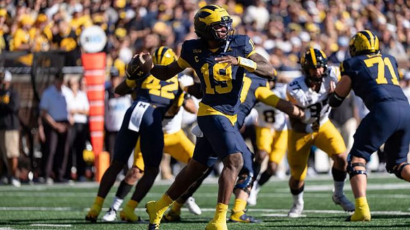 Jalen Hoffman (42), Bryce Underwood (19), and Evan Link (71)