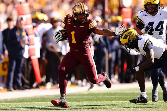 Rod Moore (1) and Nathaniel Staehling (44)