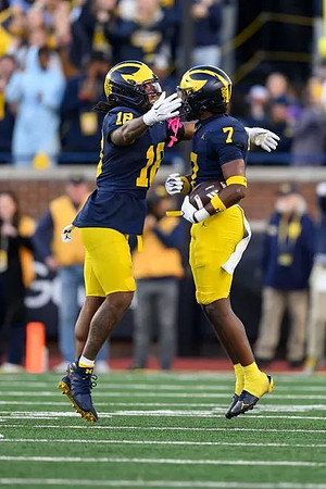 Troy Bowles (18) and Chris Bracy (7)