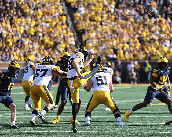 Jyaire Hill (0) and Nate Marshall (94)