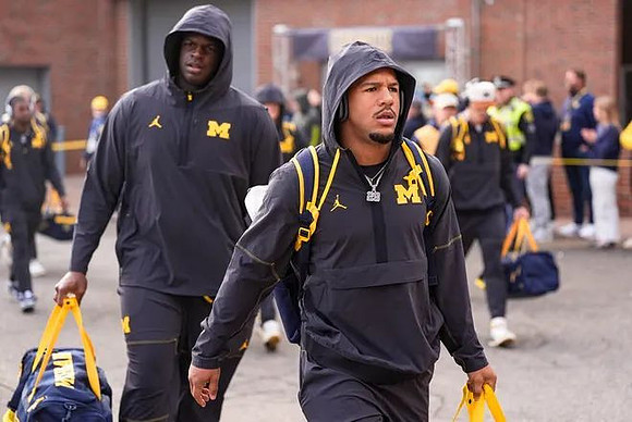 Jordan Marshall (23) and Enow Etta (17)