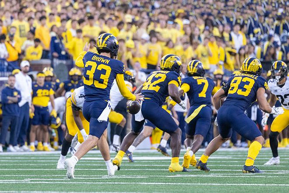 Cam Brown (33), Jalen Hoffman (42), Chris Bracy (7), and Zack Marshall (83)