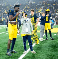 Rod Moore (1) and Jyaire Hill (0)